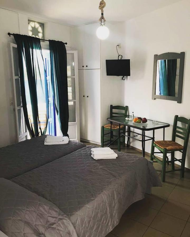 Elena Studios Panormos  Luaran gambar